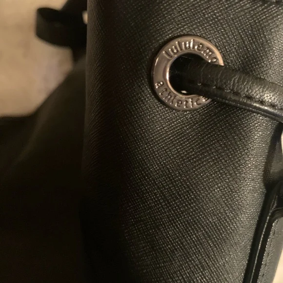 COPY - LULULEMON BLACK ATHLETICA BUCKET HANDBAG/CROSSBODY - Picture 12 of 15